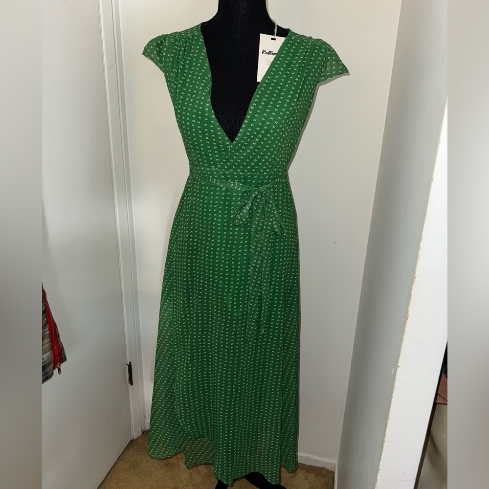 NWT Size S-☘️Green & White Patterned Wrap Dress